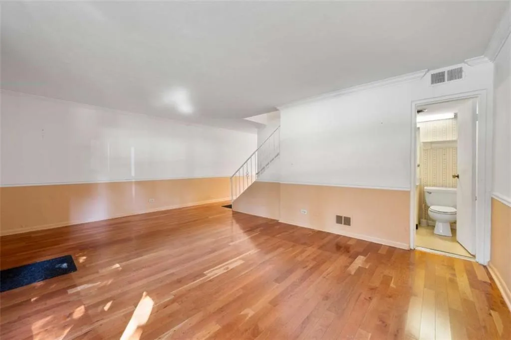 270 Lakemoore Drive Unit B, Atlanta, Georgia 30342, 2 Bedrooms Bedrooms, ,1 BathroomBathrooms,Residential,For Sale,270 Lakemoore Drive Unit B,7627501