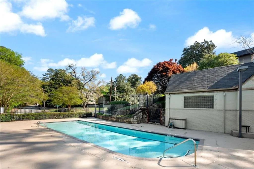 270 Lakemoore Drive Unit B, Atlanta, Georgia 30342, 2 Bedrooms Bedrooms, ,1 BathroomBathrooms,Residential,For Sale,270 Lakemoore Drive Unit B,7627501