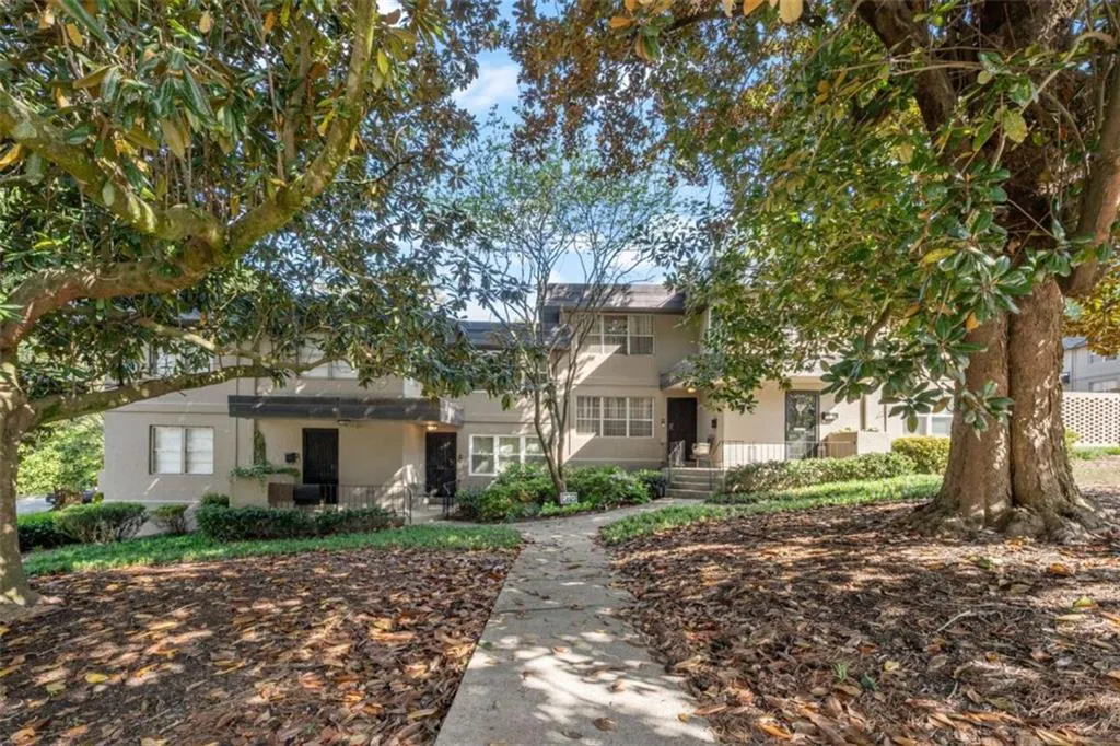 270 Lakemoore Drive Unit B, Atlanta, Georgia 30342, 2 Bedrooms Bedrooms, ,1 BathroomBathrooms,Residential,For Sale,270 Lakemoore Drive Unit B,7627501