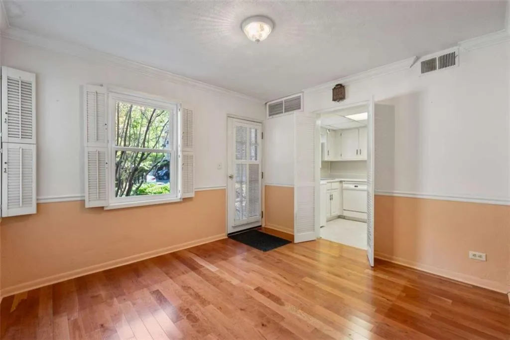 270 Lakemoore Drive Unit B, Atlanta, Georgia 30342, 2 Bedrooms Bedrooms, ,1 BathroomBathrooms,Residential,For Sale,270 Lakemoore Drive Unit B,7627501