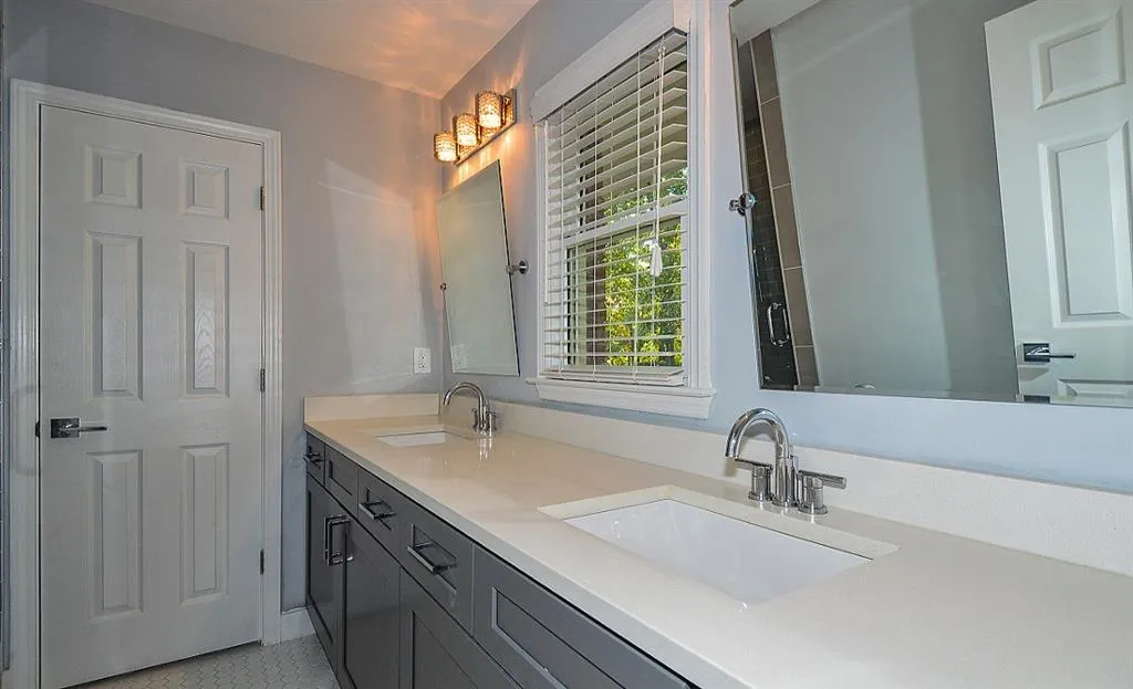 105 W Spalding Drive, Sandy Springs, Georgia 30328, 4 Bedrooms Bedrooms, ,3 BathroomsBathrooms,Residential,Sold,105 W Spalding Drive,5767373