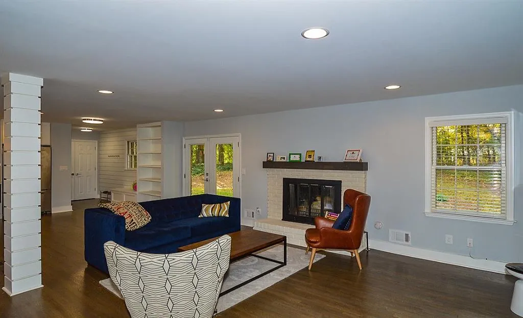 105 W Spalding Drive, Sandy Springs, Georgia 30328, 4 Bedrooms Bedrooms, ,3 BathroomsBathrooms,Residential,Sold,105 W Spalding Drive,5767373