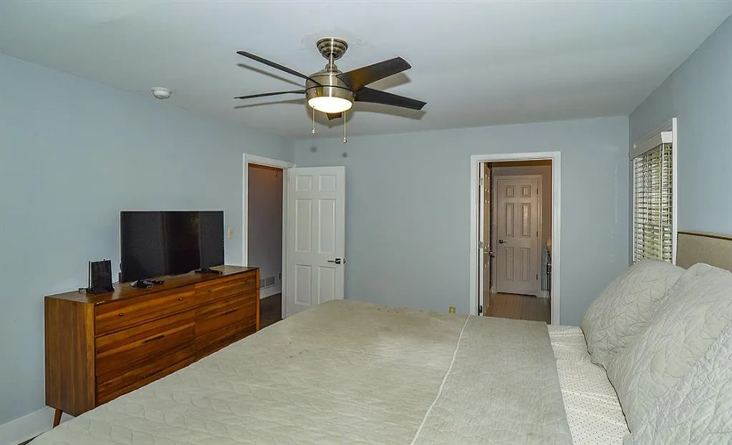 105 W Spalding Drive, Sandy Springs, Georgia 30328, 4 Bedrooms Bedrooms, ,3 BathroomsBathrooms,Residential,Sold,105 W Spalding Drive,5767373