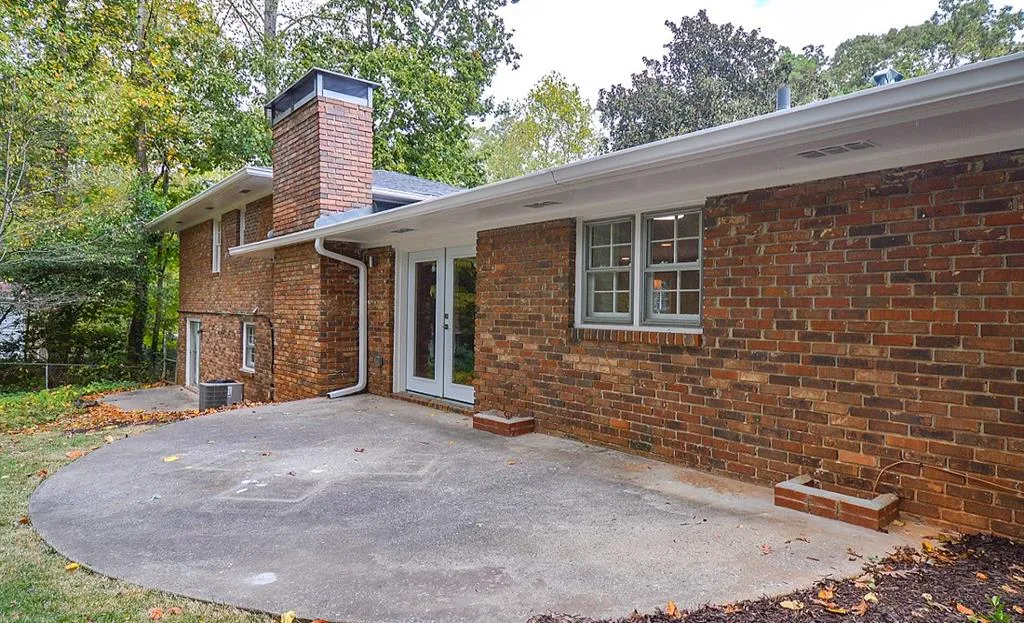 105 W Spalding Drive, Sandy Springs, Georgia 30328, 4 Bedrooms Bedrooms, ,3 BathroomsBathrooms,Residential,Sold,105 W Spalding Drive,5767373