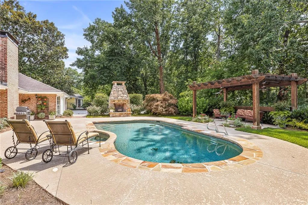 5865 Riverwood Drive, Sandy Springs, Georgia 30328, 4 Bedrooms Bedrooms, ,3 BathroomsBathrooms,Residential,Sold,5865 Riverwood Drive,7072287