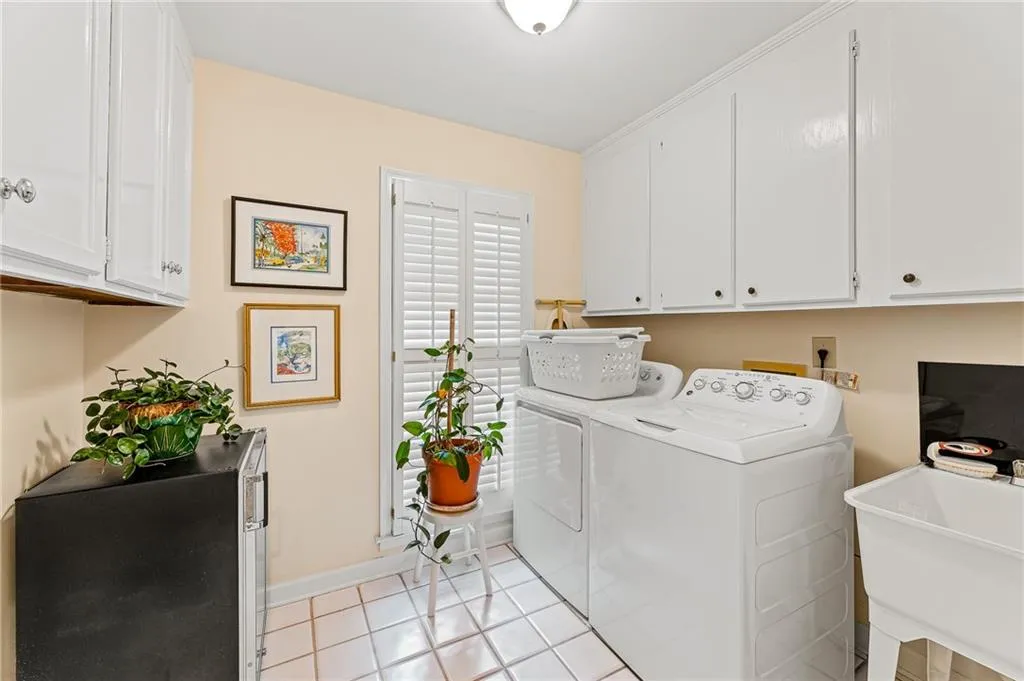 5865 Riverwood Drive, Sandy Springs, Georgia 30328, 4 Bedrooms Bedrooms, ,3 BathroomsBathrooms,Residential,Sold,5865 Riverwood Drive,7072287