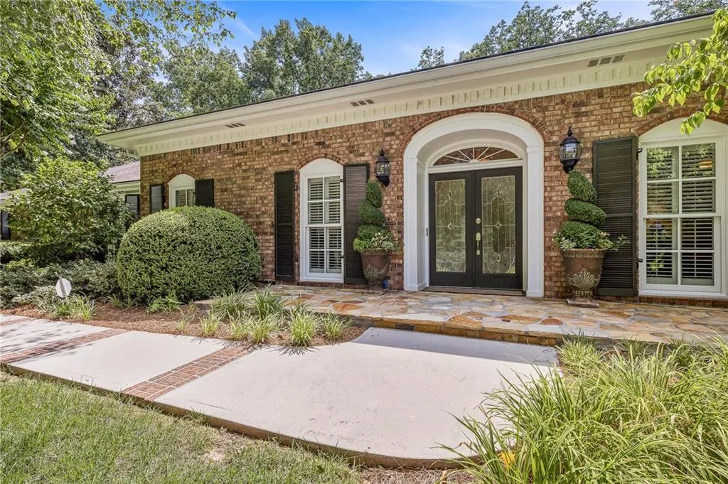 5865 Riverwood Drive, Sandy Springs, Georgia 30328, 4 Bedrooms Bedrooms, ,3 BathroomsBathrooms,Residential,Sold,5865 Riverwood Drive,7072287