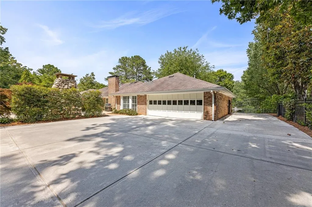 5865 Riverwood Drive, Sandy Springs, Georgia 30328, 4 Bedrooms Bedrooms, ,3 BathroomsBathrooms,Residential,Sold,5865 Riverwood Drive,7072287