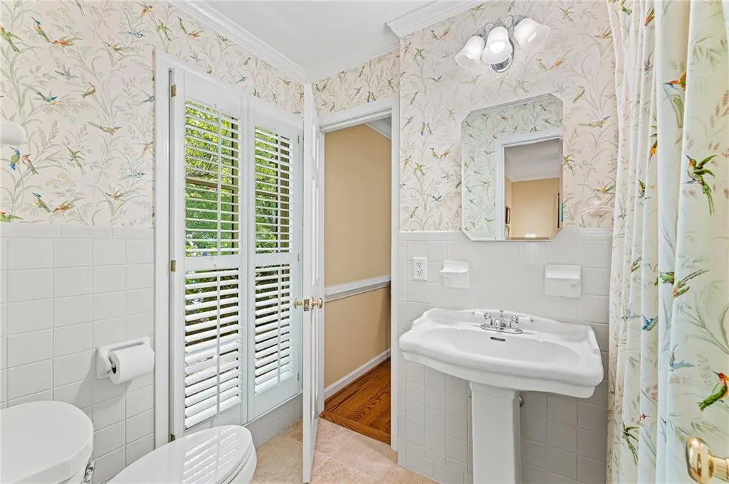 5865 Riverwood Drive, Sandy Springs, Georgia 30328, 4 Bedrooms Bedrooms, ,3 BathroomsBathrooms,Residential,Sold,5865 Riverwood Drive,7072287