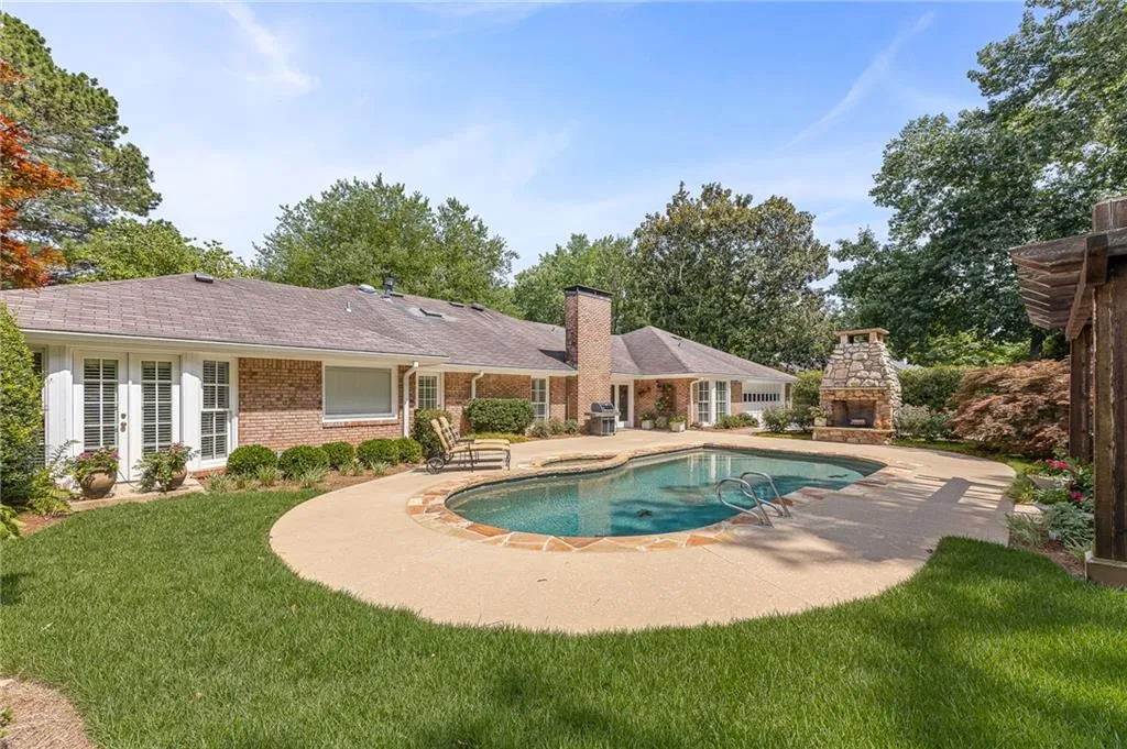5865 Riverwood Drive, Sandy Springs, Georgia 30328, 4 Bedrooms Bedrooms, ,3 BathroomsBathrooms,Residential,Sold,5865 Riverwood Drive,7072287
