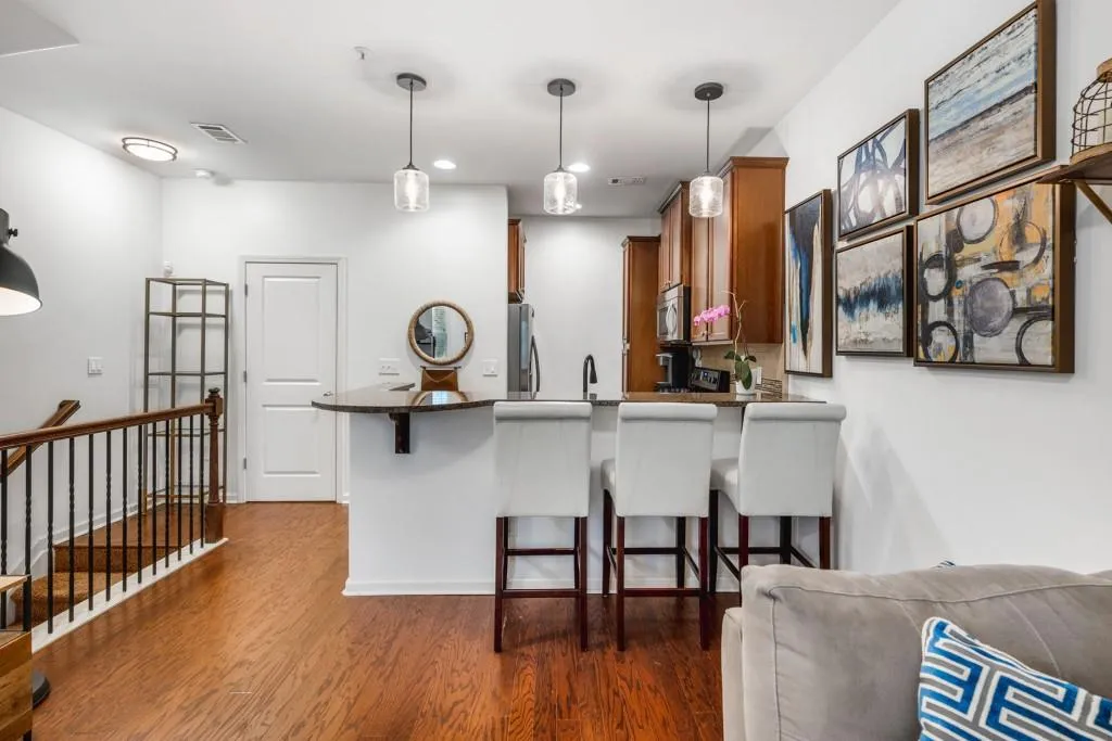 215 Semel Circle Nw Unit 460, Atlanta, Georgia 30309, 2 Bedrooms Bedrooms, ,2 BathroomsBathrooms,Residential,Sold,215 Semel Circle Nw Unit 460,7182111