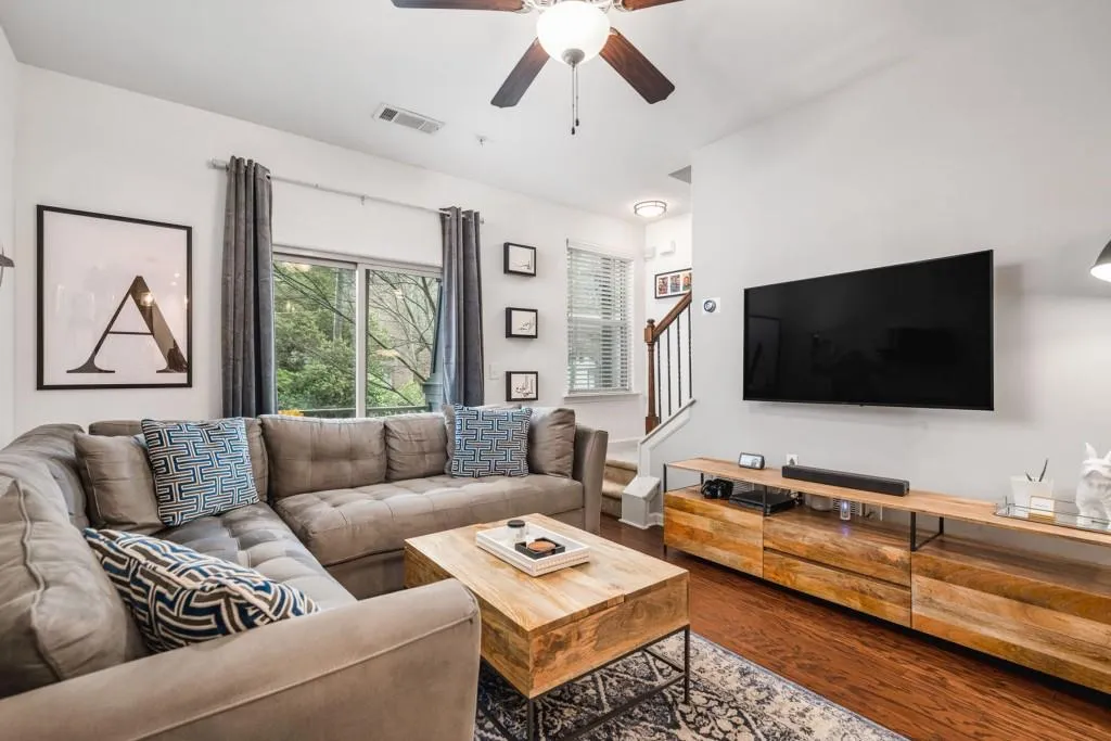 215 Semel Circle Nw Unit 460, Atlanta, Georgia 30309, 2 Bedrooms Bedrooms, ,2 BathroomsBathrooms,Residential,Sold,215 Semel Circle Nw Unit 460,7182111