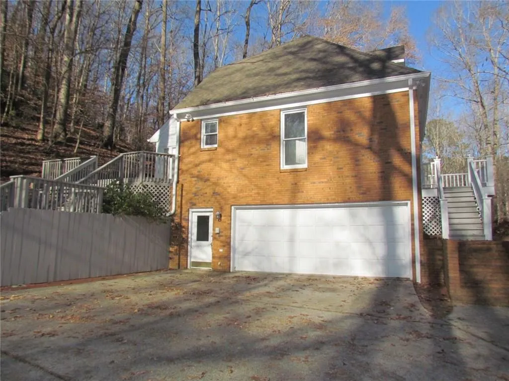 200 Spalding Hills Court, Sandy Springs, Georgia 30350, 4 Bedrooms Bedrooms, ,4 BathroomsBathrooms,Residential,Sold,200 Spalding Hills Court,5947359