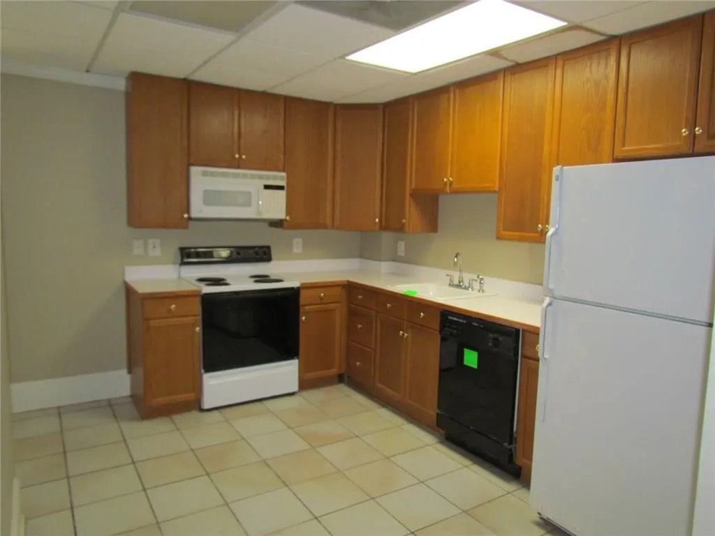 200 Spalding Hills Court, Sandy Springs, Georgia 30350, 4 Bedrooms Bedrooms, ,4 BathroomsBathrooms,Residential,Sold,200 Spalding Hills Court,5947359