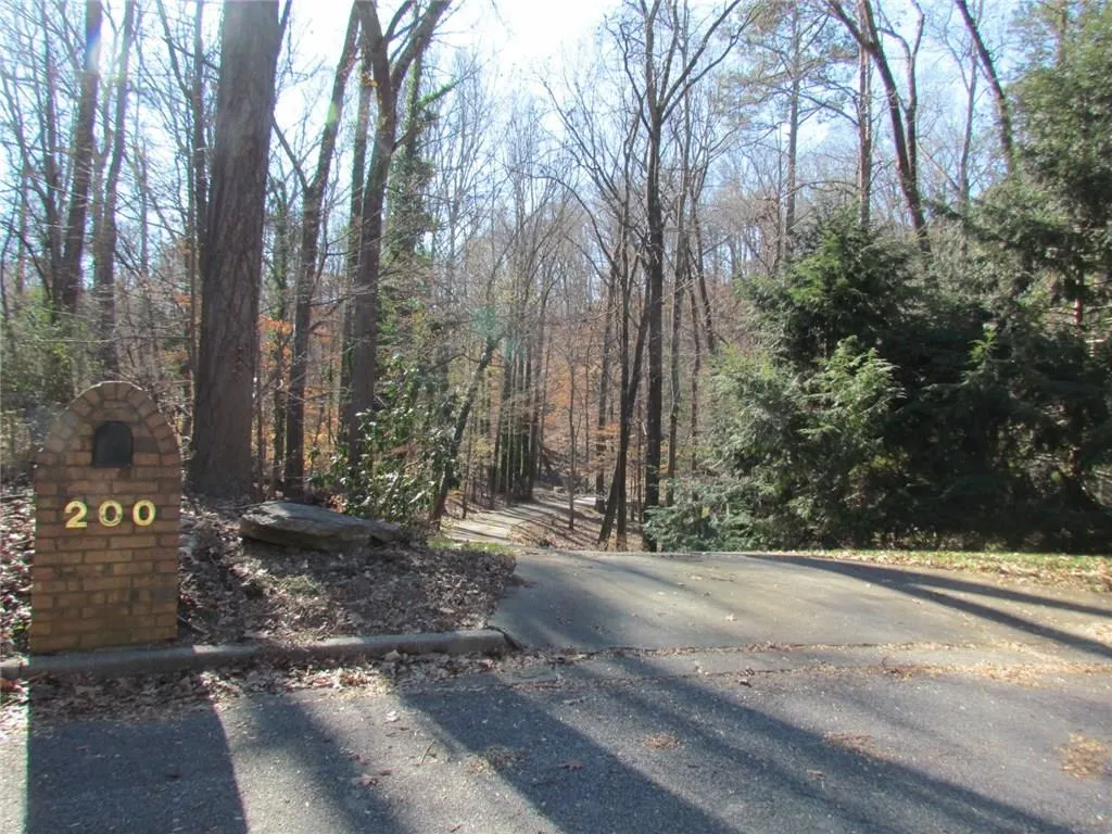 200 Spalding Hills Court, Sandy Springs, Georgia 30350, 4 Bedrooms Bedrooms, ,4 BathroomsBathrooms,Residential,Sold,200 Spalding Hills Court,5947359