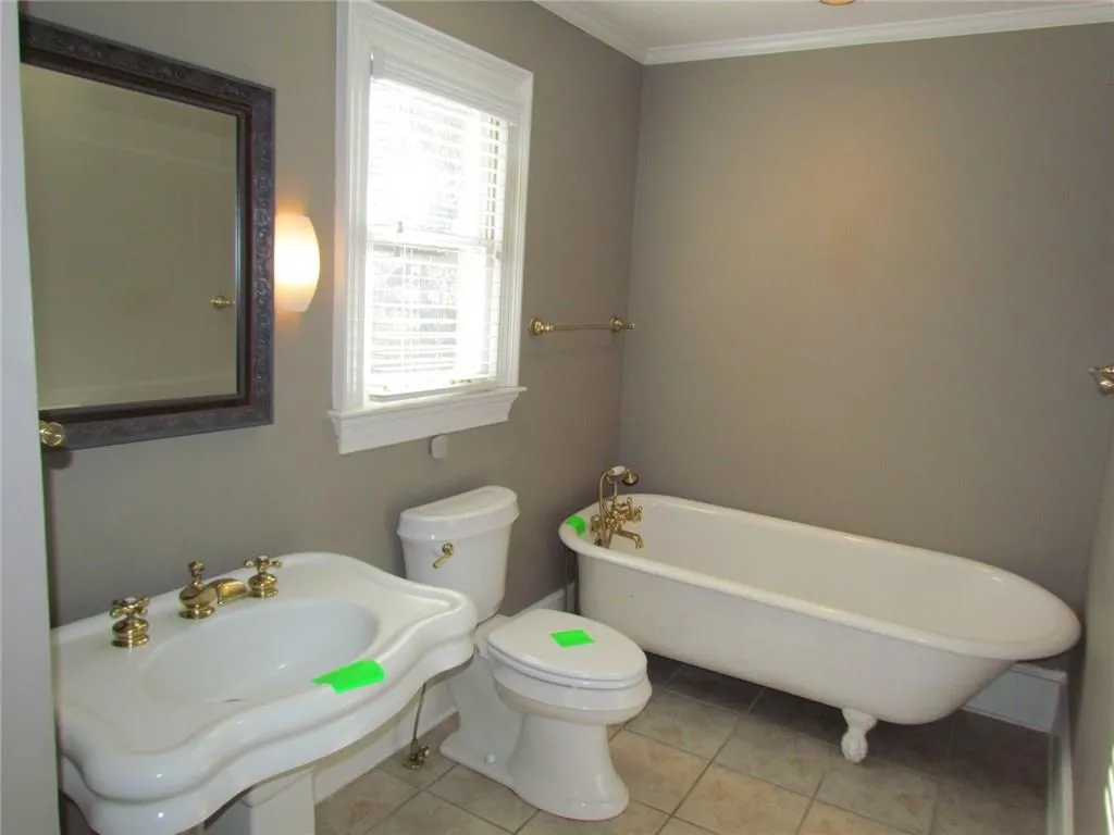 200 Spalding Hills Court, Sandy Springs, Georgia 30350, 4 Bedrooms Bedrooms, ,4 BathroomsBathrooms,Residential,Sold,200 Spalding Hills Court,5947359