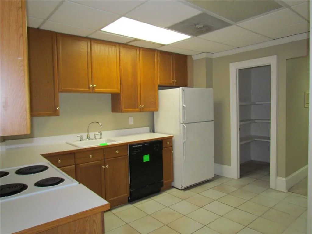 200 Spalding Hills Court, Sandy Springs, Georgia 30350, 4 Bedrooms Bedrooms, ,4 BathroomsBathrooms,Residential,Sold,200 Spalding Hills Court,5947359