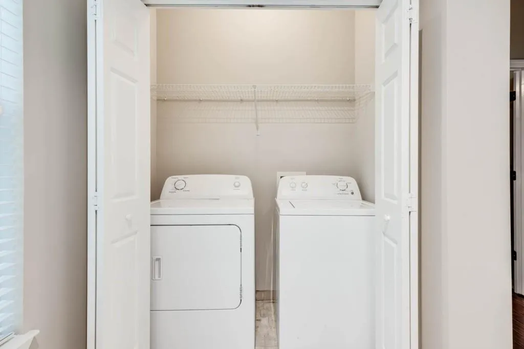 5559 Glenridge Drive Unit 2108, Atlanta, Georgia 30342, 2 Bedrooms Bedrooms, ,2 BathroomsBathrooms,Residential,Sold,5559 Glenridge Drive Unit 2108,6905874