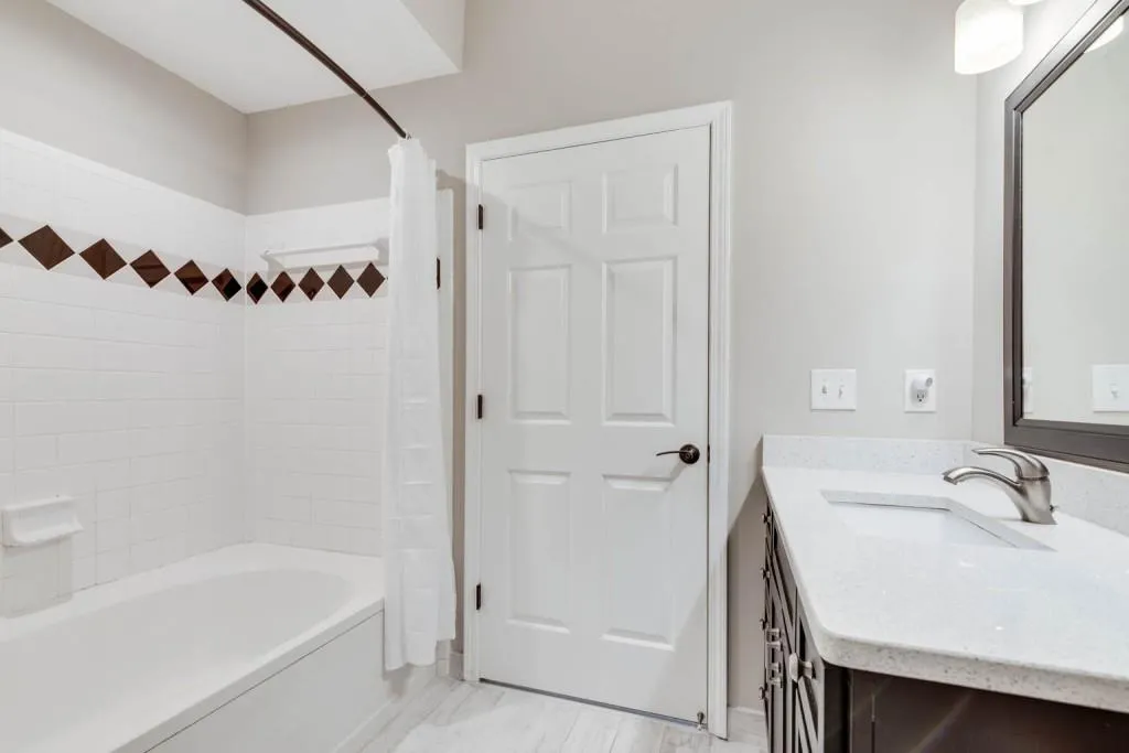 5559 Glenridge Drive Unit 2108, Atlanta, Georgia 30342, 2 Bedrooms Bedrooms, ,2 BathroomsBathrooms,Residential,Sold,5559 Glenridge Drive Unit 2108,6905874