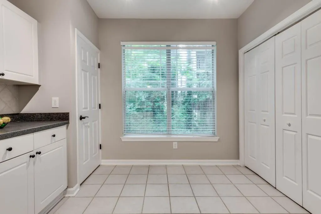 5559 Glenridge Drive Unit 2108, Atlanta, Georgia 30342, 2 Bedrooms Bedrooms, ,2 BathroomsBathrooms,Residential,Sold,5559 Glenridge Drive Unit 2108,6905874