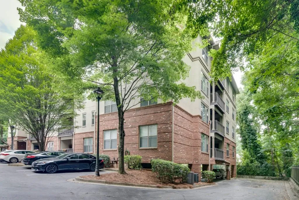 5559 Glenridge Drive Unit 2108, Atlanta, Georgia 30342, 2 Bedrooms Bedrooms, ,2 BathroomsBathrooms,Residential,Sold,5559 Glenridge Drive Unit 2108,6905874