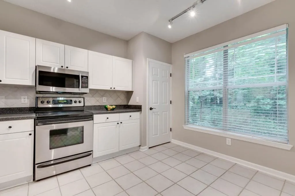 5559 Glenridge Drive Unit 2108, Atlanta, Georgia 30342, 2 Bedrooms Bedrooms, ,2 BathroomsBathrooms,Residential,Sold,5559 Glenridge Drive Unit 2108,6905874