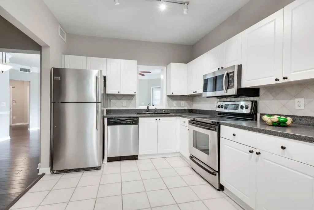 5559 Glenridge Drive Unit 2108, Atlanta, Georgia 30342, 2 Bedrooms Bedrooms, ,2 BathroomsBathrooms,Residential,Sold,5559 Glenridge Drive Unit 2108,6905874