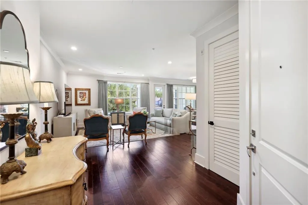 6890 Peachtree Dunwoody Road Unit 305, Sandy Springs, Georgia 30328, 2 Bedrooms Bedrooms, ,2 BathroomsBathrooms,Residential,Sold,6890 Peachtree Dunwoody Road Unit 305,7202468