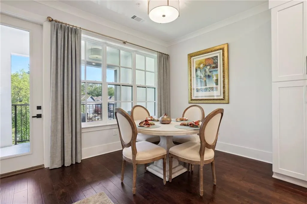 6890 Peachtree Dunwoody Road Unit 305, Sandy Springs, Georgia 30328, 2 Bedrooms Bedrooms, ,2 BathroomsBathrooms,Residential,Sold,6890 Peachtree Dunwoody Road Unit 305,7202468