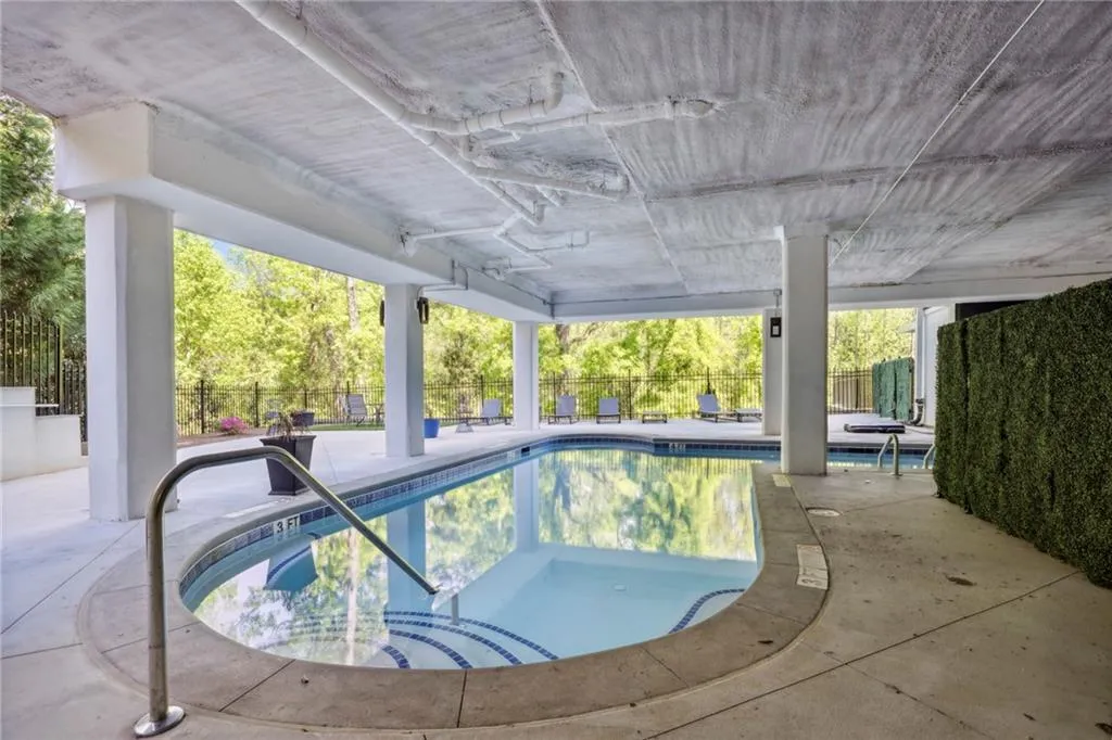 6890 Peachtree Dunwoody Road Unit 305, Sandy Springs, Georgia 30328, 2 Bedrooms Bedrooms, ,2 BathroomsBathrooms,Residential,Sold,6890 Peachtree Dunwoody Road Unit 305,7202468
