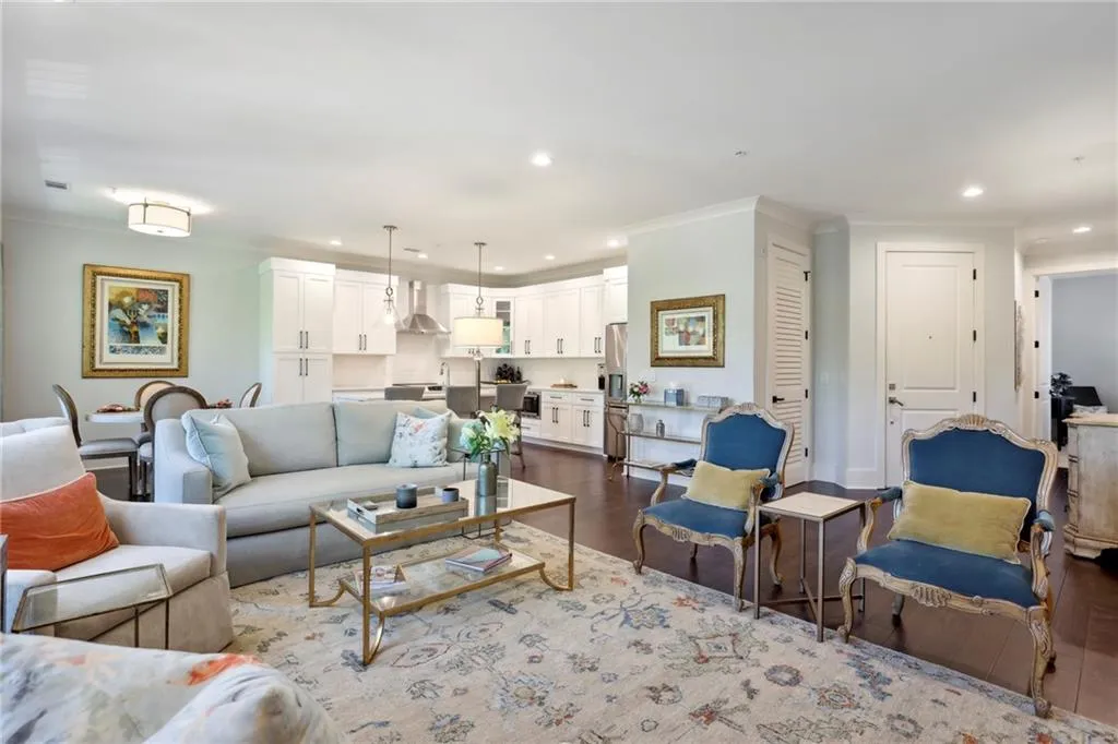 6890 Peachtree Dunwoody Road Unit 305, Sandy Springs, Georgia 30328, 2 Bedrooms Bedrooms, ,2 BathroomsBathrooms,Residential,Sold,6890 Peachtree Dunwoody Road Unit 305,7202468