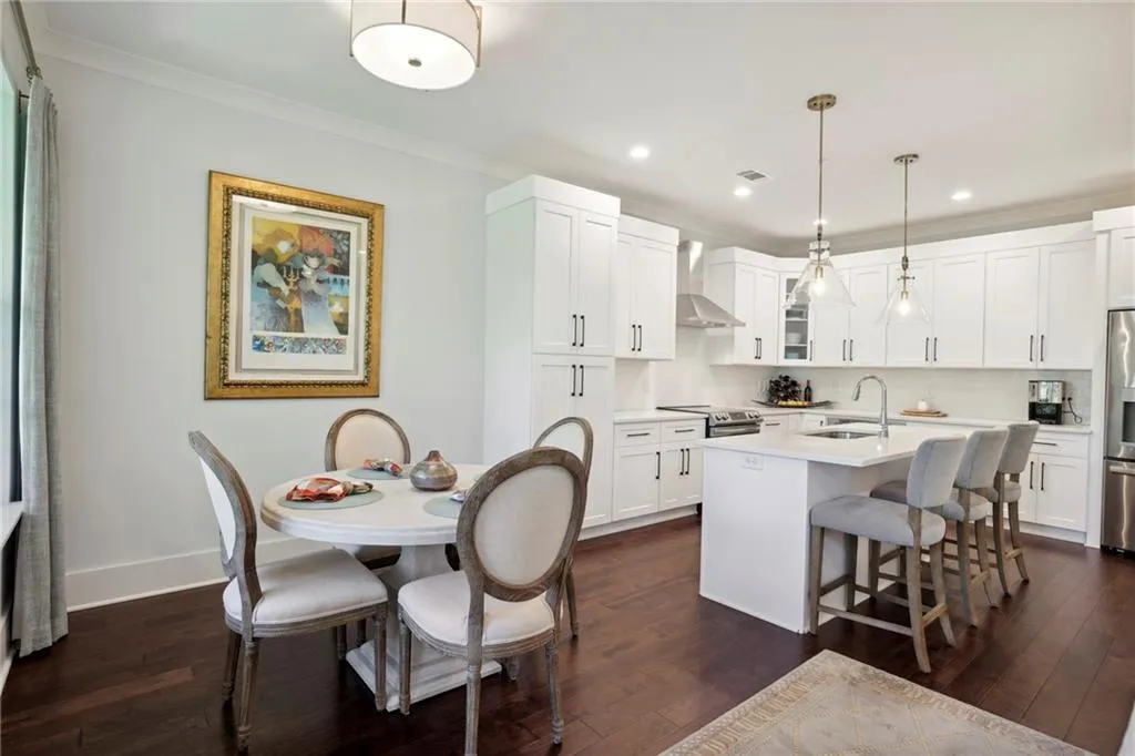 6890 Peachtree Dunwoody Road Unit 305, Sandy Springs, Georgia 30328, 2 Bedrooms Bedrooms, ,2 BathroomsBathrooms,Residential,Sold,6890 Peachtree Dunwoody Road Unit 305,7202468