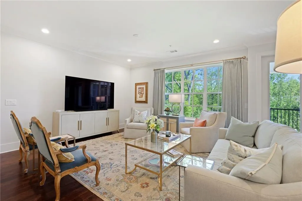 6890 Peachtree Dunwoody Road Unit 305, Sandy Springs, Georgia 30328, 2 Bedrooms Bedrooms, ,2 BathroomsBathrooms,Residential,Sold,6890 Peachtree Dunwoody Road Unit 305,7202468