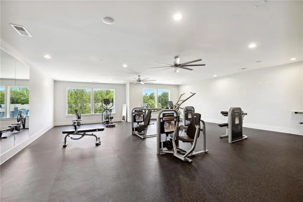 6890 Peachtree Dunwoody Road Unit 305, Sandy Springs, Georgia 30328, 2 Bedrooms Bedrooms, ,2 BathroomsBathrooms,Residential,Sold,6890 Peachtree Dunwoody Road Unit 305,7202468