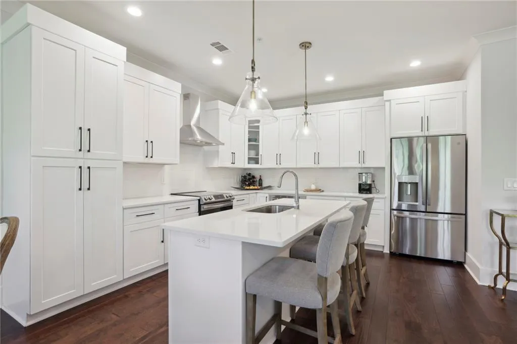 6890 Peachtree Dunwoody Road Unit 305, Sandy Springs, Georgia 30328, 2 Bedrooms Bedrooms, ,2 BathroomsBathrooms,Residential,Sold,6890 Peachtree Dunwoody Road Unit 305,7202468