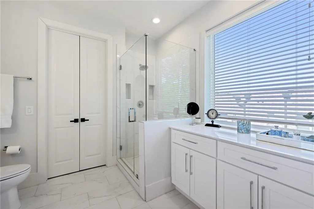 6890 Peachtree Dunwoody Road Unit 305, Sandy Springs, Georgia 30328, 2 Bedrooms Bedrooms, ,2 BathroomsBathrooms,Residential,Sold,6890 Peachtree Dunwoody Road Unit 305,7202468