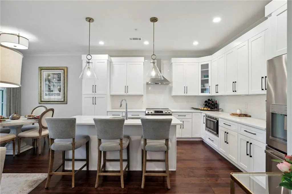 6890 Peachtree Dunwoody Road Unit 305, Sandy Springs, Georgia 30328, 2 Bedrooms Bedrooms, ,2 BathroomsBathrooms,Residential,Sold,6890 Peachtree Dunwoody Road Unit 305,7202468