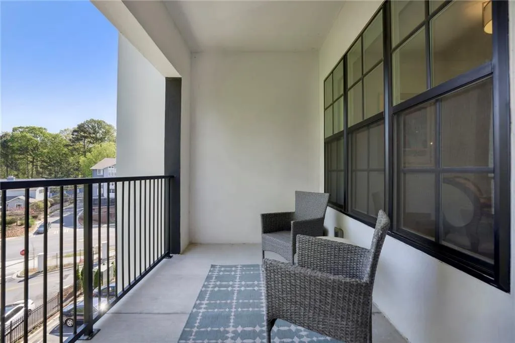 6890 Peachtree Dunwoody Road Unit 305, Sandy Springs, Georgia 30328, 2 Bedrooms Bedrooms, ,2 BathroomsBathrooms,Residential,Sold,6890 Peachtree Dunwoody Road Unit 305,7202468