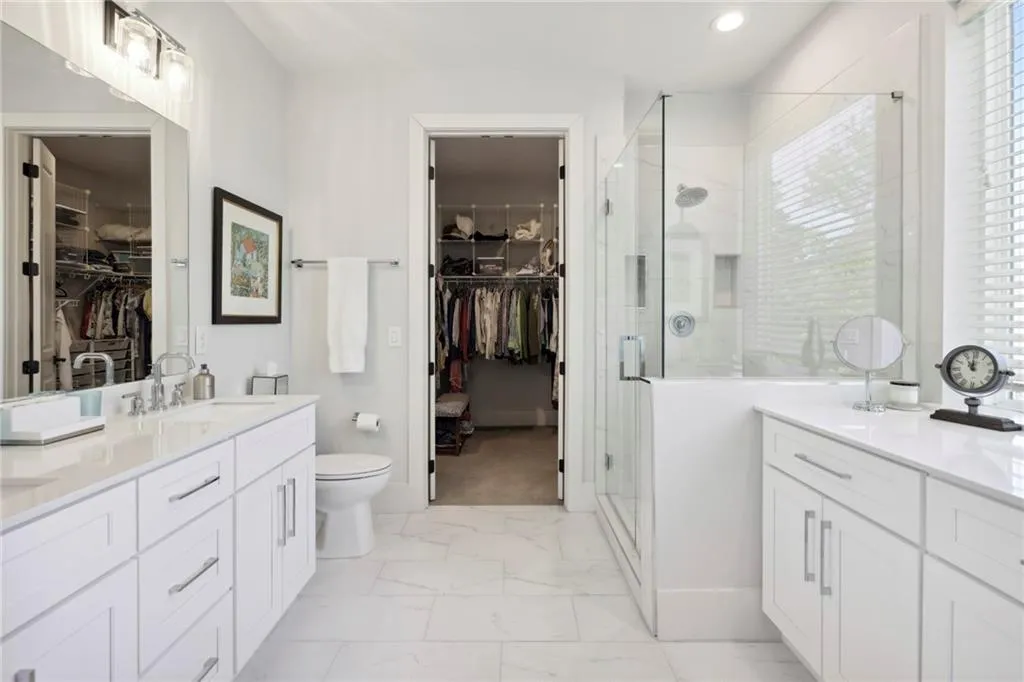 6890 Peachtree Dunwoody Road Unit 305, Sandy Springs, Georgia 30328, 2 Bedrooms Bedrooms, ,2 BathroomsBathrooms,Residential,Sold,6890 Peachtree Dunwoody Road Unit 305,7202468
