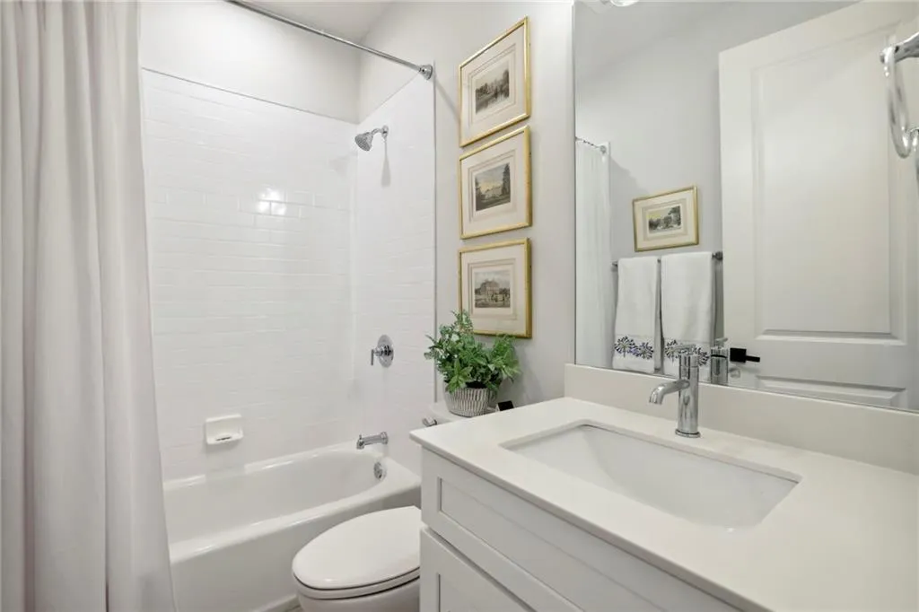 6890 Peachtree Dunwoody Road Unit 305, Sandy Springs, Georgia 30328, 2 Bedrooms Bedrooms, ,2 BathroomsBathrooms,Residential,Sold,6890 Peachtree Dunwoody Road Unit 305,7202468