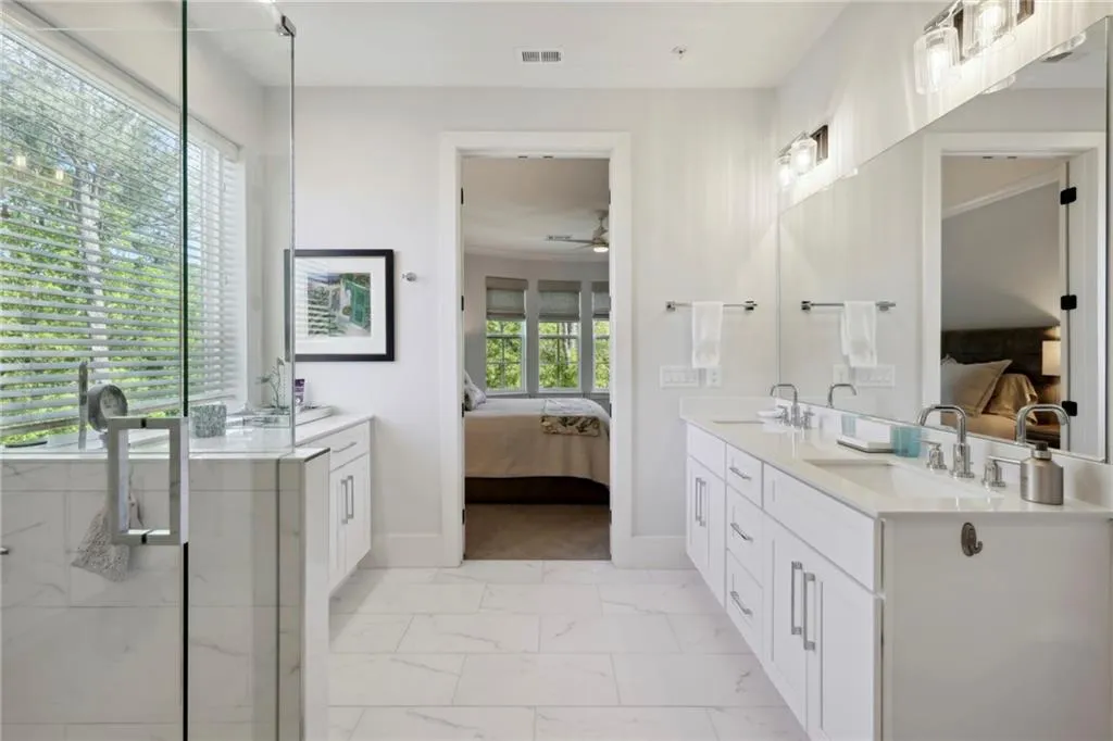 6890 Peachtree Dunwoody Road Unit 305, Sandy Springs, Georgia 30328, 2 Bedrooms Bedrooms, ,2 BathroomsBathrooms,Residential,Sold,6890 Peachtree Dunwoody Road Unit 305,7202468