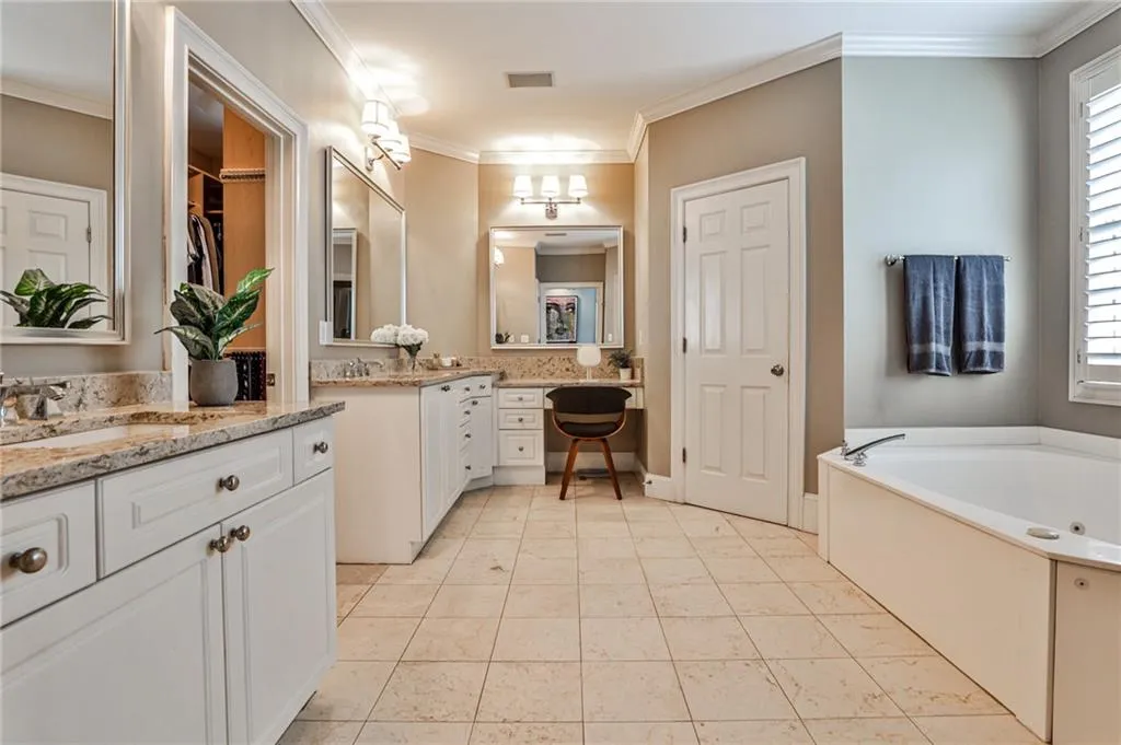 2696 Ellwood Drive Ne, Atlanta, Georgia 30305, 5 Bedrooms Bedrooms, ,4 BathroomsBathrooms,Residential,For Sale,2696 Ellwood Drive Ne,7664124
