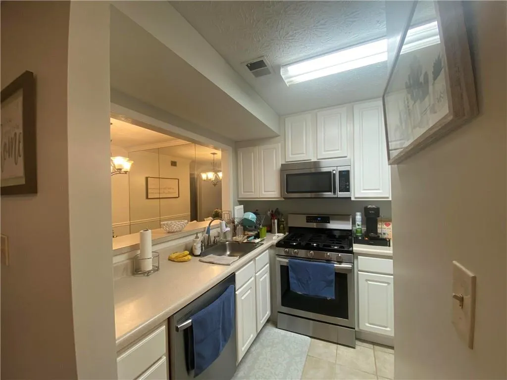 605 River Run Drive, Sandy Springs, Georgia 30350, 1 Bedroom Bedrooms, ,1 BathroomBathrooms,Residential,Sold,605 River Run Drive,7037406