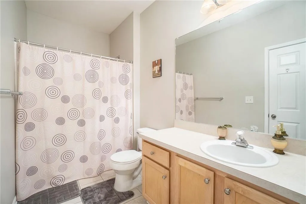 5641 Roswell Road Unit 105, Atlanta, Georgia 30342, 2 Bedrooms Bedrooms, ,2 BathroomsBathrooms,Residential,Sold,5641 Roswell Road Unit 105,6550314