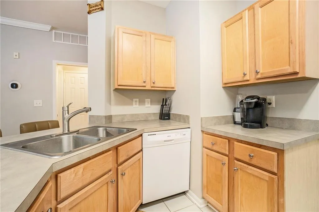 5641 Roswell Road Unit 105, Atlanta, Georgia 30342, 2 Bedrooms Bedrooms, ,2 BathroomsBathrooms,Residential,Sold,5641 Roswell Road Unit 105,6550314