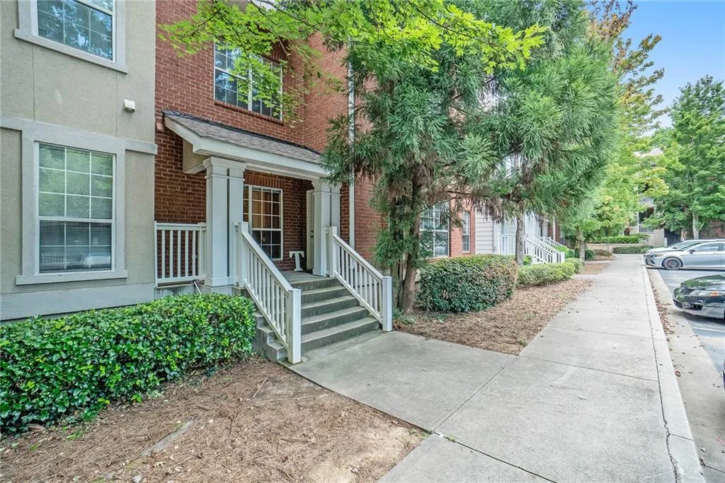 5641 Roswell Road Unit 105, Atlanta, Georgia 30342, 2 Bedrooms Bedrooms, ,2 BathroomsBathrooms,Residential,Sold,5641 Roswell Road Unit 105,6550314