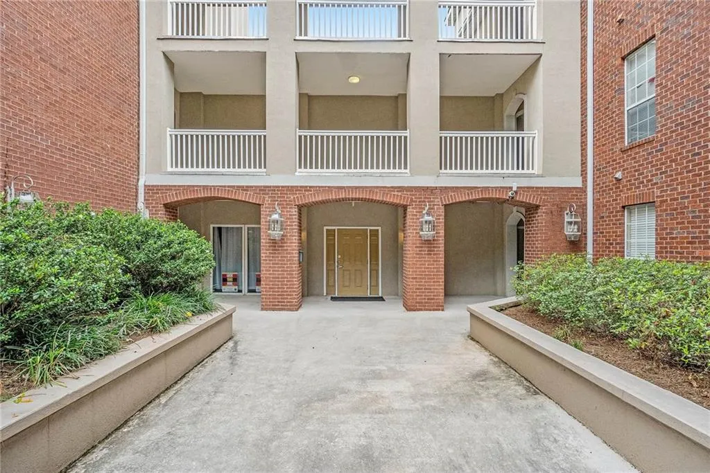 5641 Roswell Road Unit 105, Atlanta, Georgia 30342, 2 Bedrooms Bedrooms, ,2 BathroomsBathrooms,Residential,Sold,5641 Roswell Road Unit 105,6550314