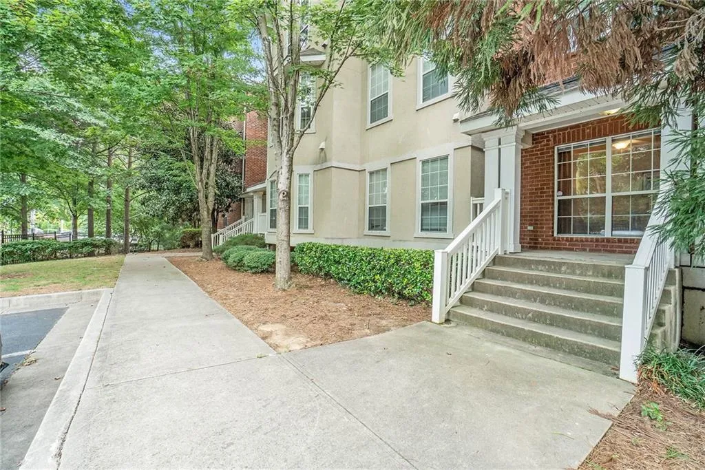 5641 Roswell Road Unit 105, Atlanta, Georgia 30342, 2 Bedrooms Bedrooms, ,2 BathroomsBathrooms,Residential,Sold,5641 Roswell Road Unit 105,6550314