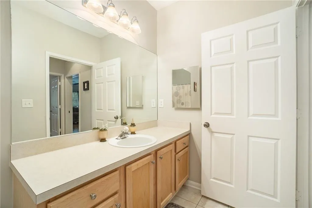 5641 Roswell Road Unit 105, Atlanta, Georgia 30342, 2 Bedrooms Bedrooms, ,2 BathroomsBathrooms,Residential,Sold,5641 Roswell Road Unit 105,6550314