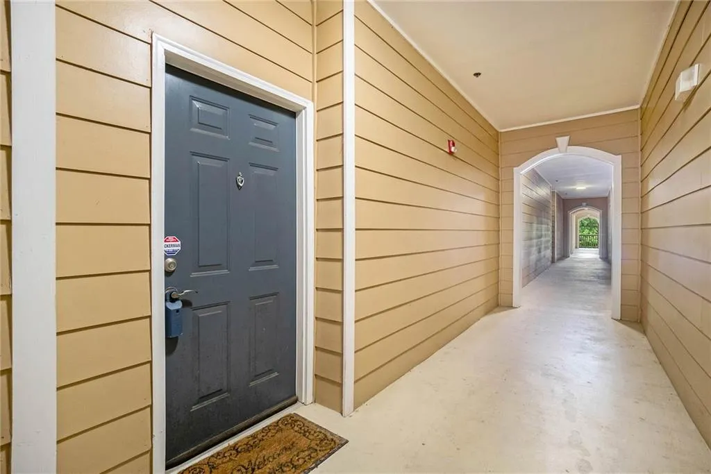 5641 Roswell Road Unit 105, Atlanta, Georgia 30342, 2 Bedrooms Bedrooms, ,2 BathroomsBathrooms,Residential,Sold,5641 Roswell Road Unit 105,6550314
